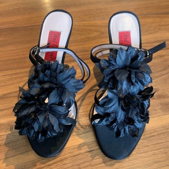 Shoe, Red Carpet by Town Shoes, EUC, sz 7.5, strappy stiletto, Blk satin, flower - Picture 1 of 14